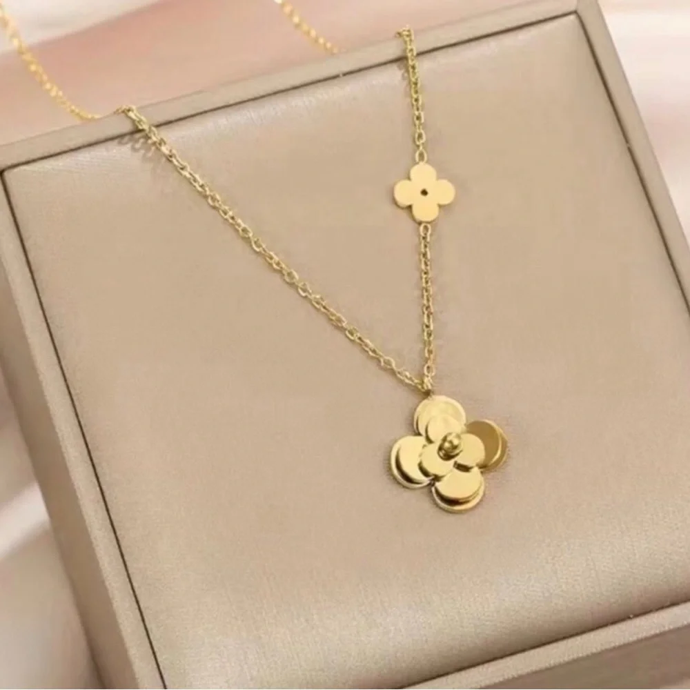 New Women’s Gold Plated Camellia Pendant Necklace Elegant Clover Stainless Steel